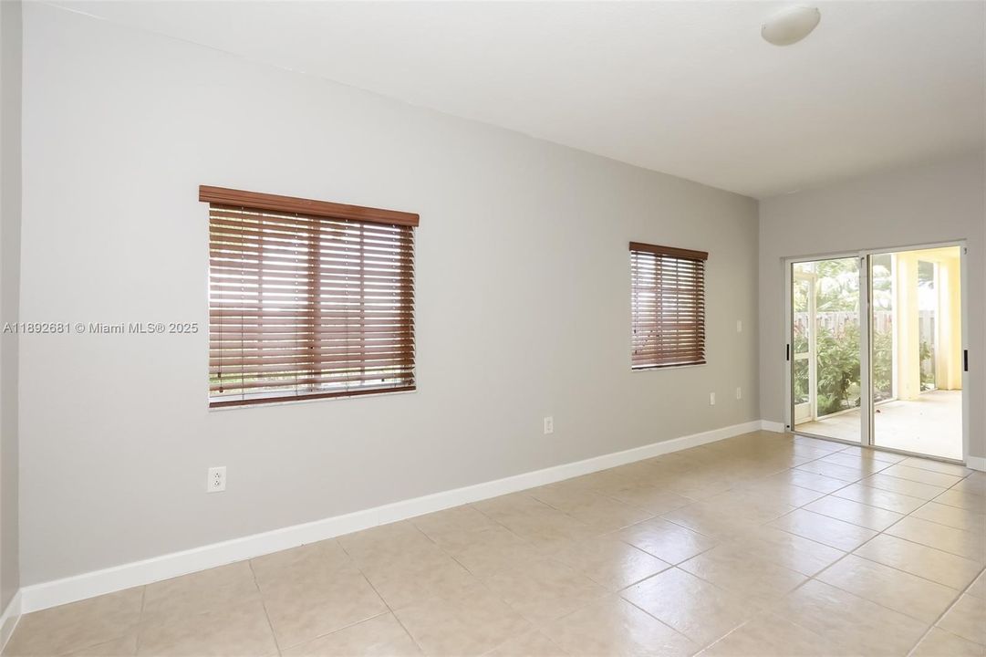 Недавно арендовано: $2,955 (4 спален, 3 ванн, 3057 Квадратных фут)