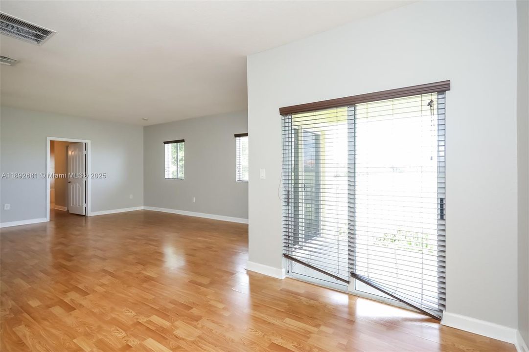 Недавно арендовано: $2,955 (4 спален, 3 ванн, 3057 Квадратных фут)