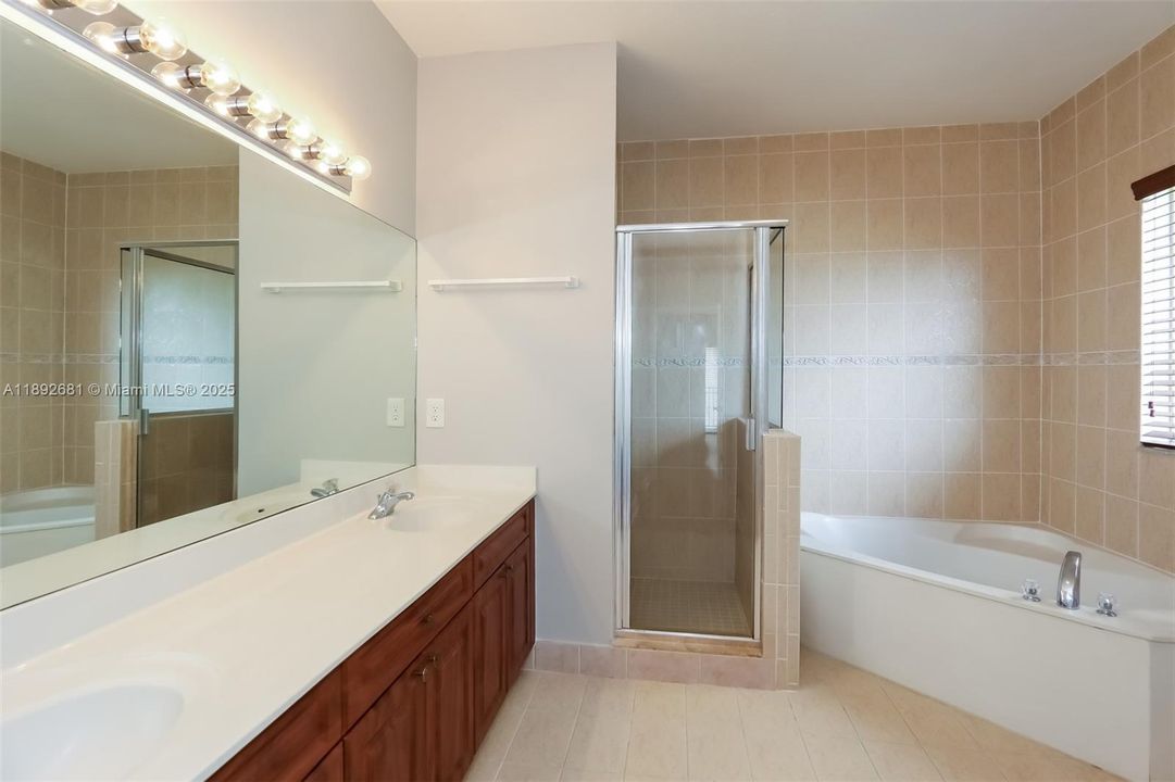 Недавно арендовано: $2,955 (4 спален, 3 ванн, 3057 Квадратных фут)