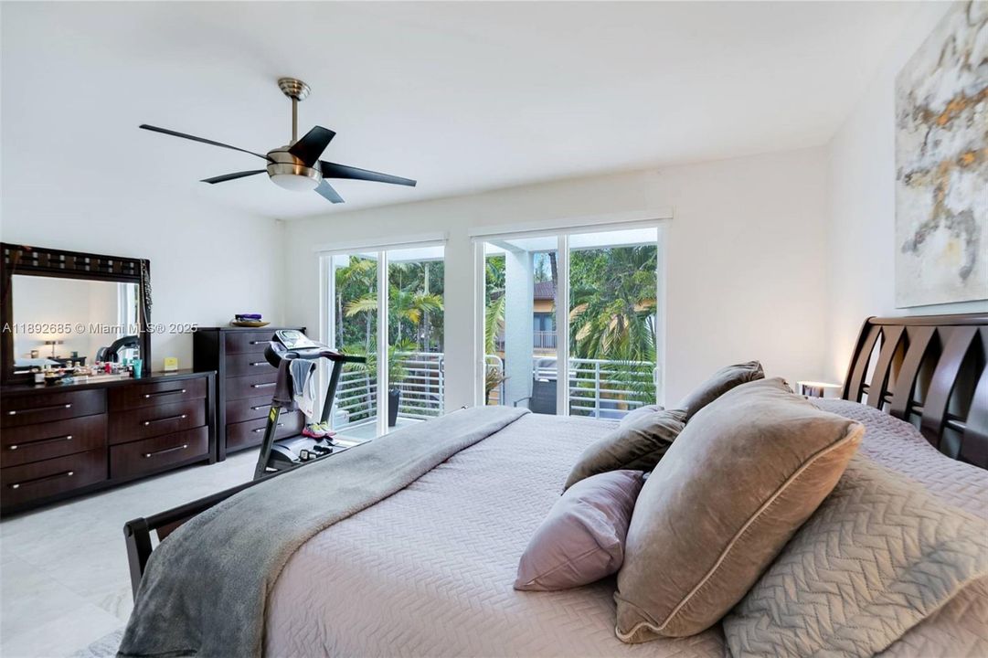 Activo con contrato: $1,790,000 (3 camas, 3 baños, 2590 Pies cuadrados)