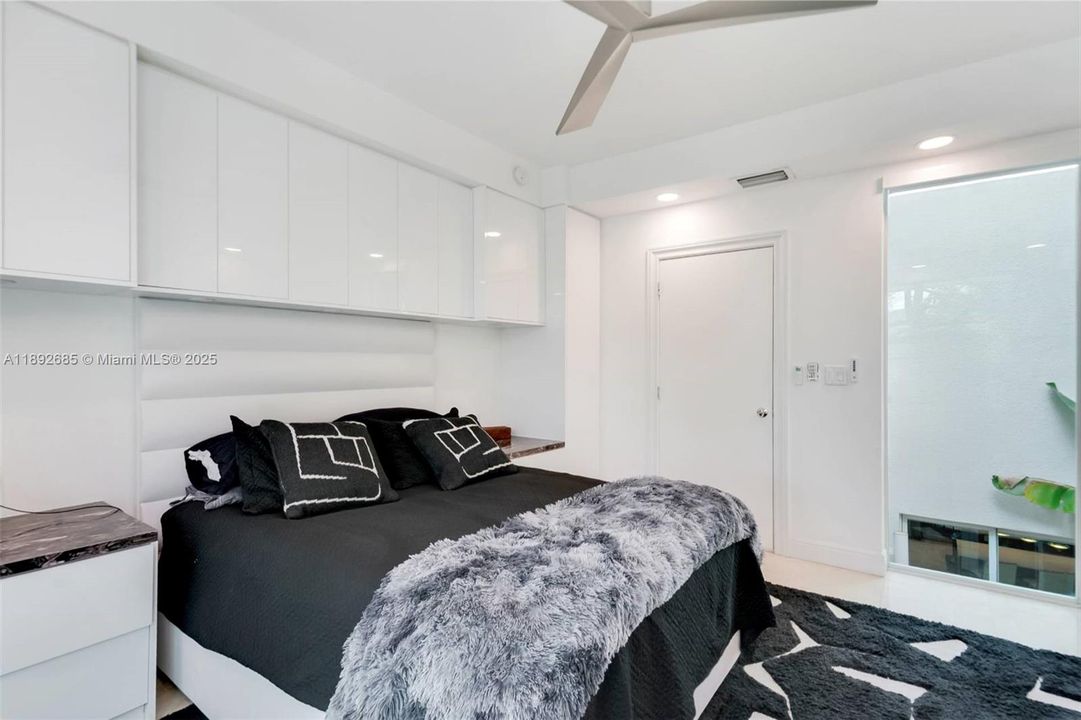 Activo con contrato: $1,790,000 (3 camas, 3 baños, 2590 Pies cuadrados)