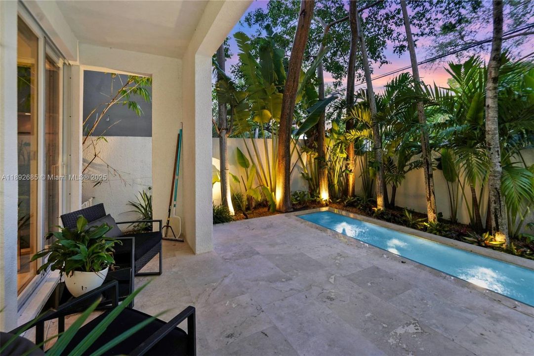 Activo con contrato: $1,790,000 (3 camas, 3 baños, 2590 Pies cuadrados)