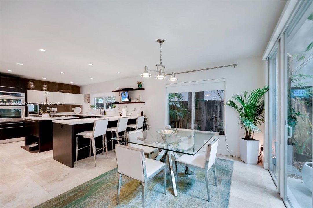 Activo con contrato: $1,790,000 (3 camas, 3 baños, 2590 Pies cuadrados)