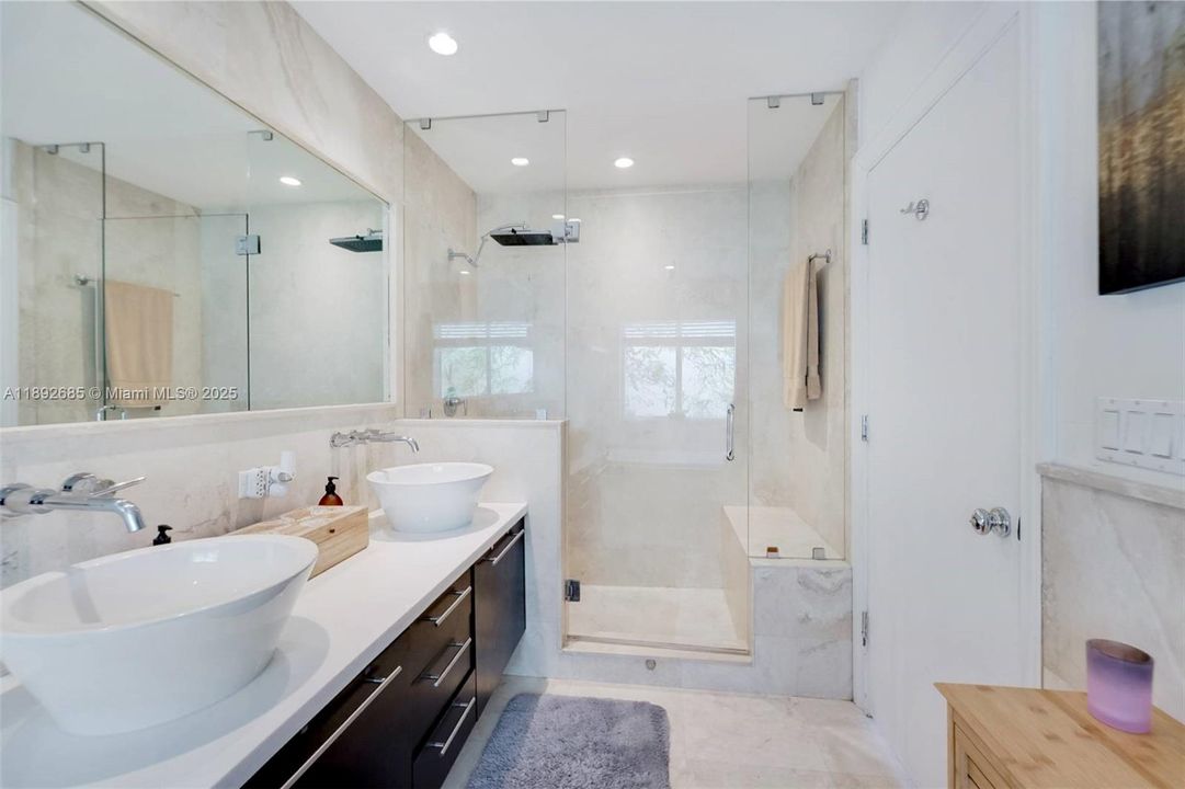 Activo con contrato: $1,790,000 (3 camas, 3 baños, 2590 Pies cuadrados)