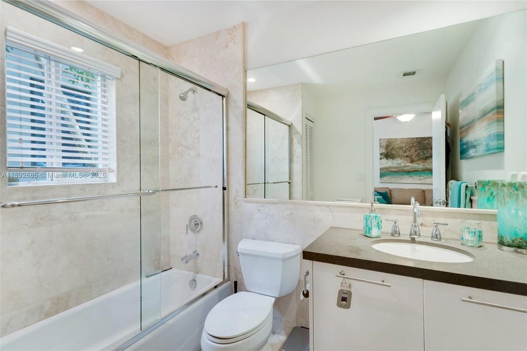 Activo con contrato: $1,790,000 (3 camas, 3 baños, 2590 Pies cuadrados)