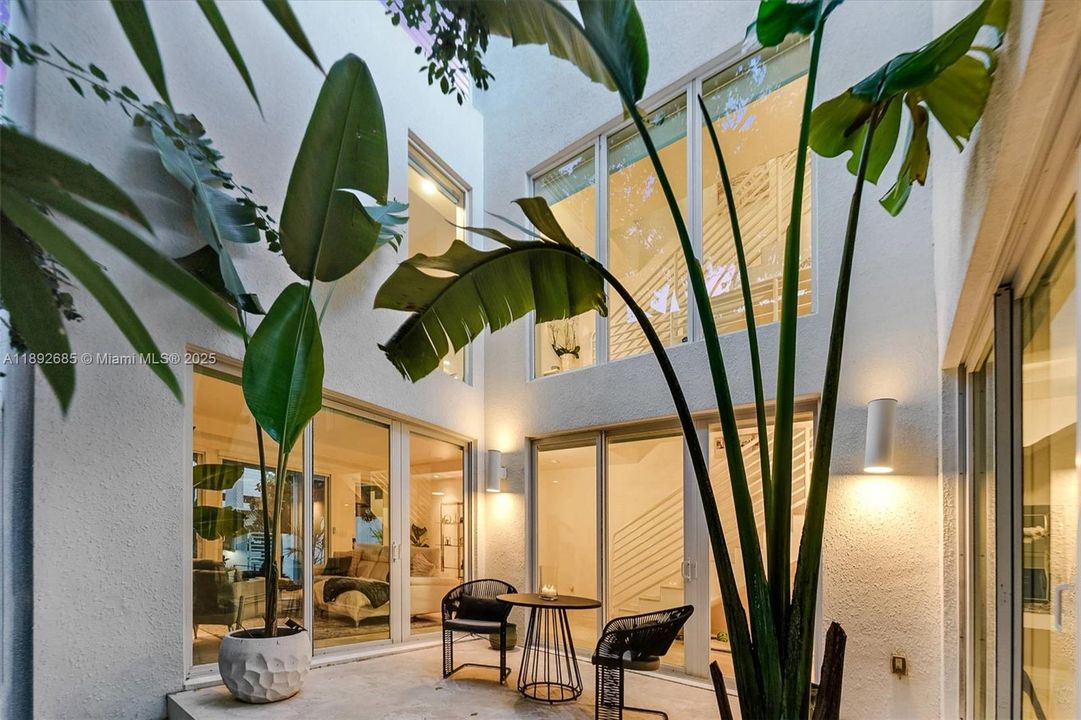 Activo con contrato: $1,790,000 (3 camas, 3 baños, 2590 Pies cuadrados)