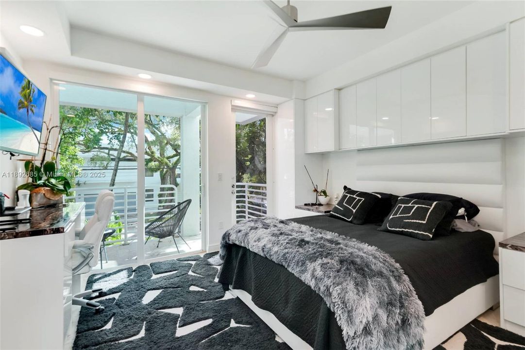 Activo con contrato: $1,790,000 (3 camas, 3 baños, 2590 Pies cuadrados)