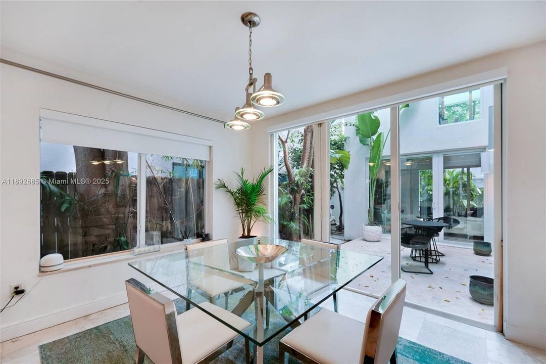 Activo con contrato: $1,790,000 (3 camas, 3 baños, 2590 Pies cuadrados)