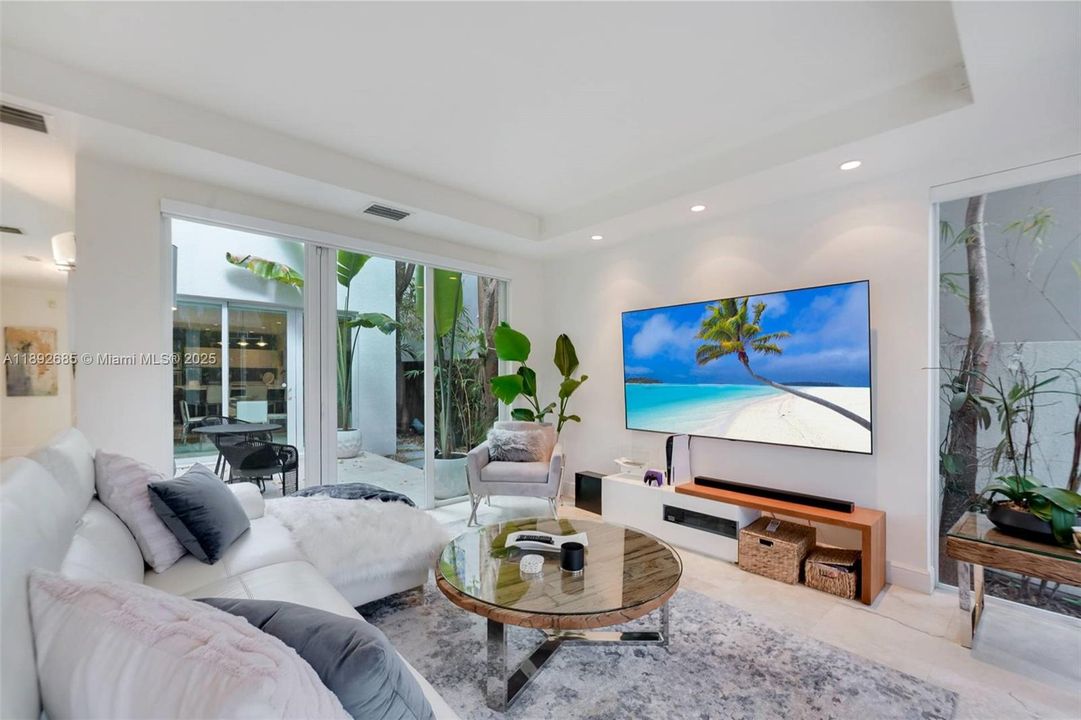 Activo con contrato: $1,790,000 (3 camas, 3 baños, 2590 Pies cuadrados)