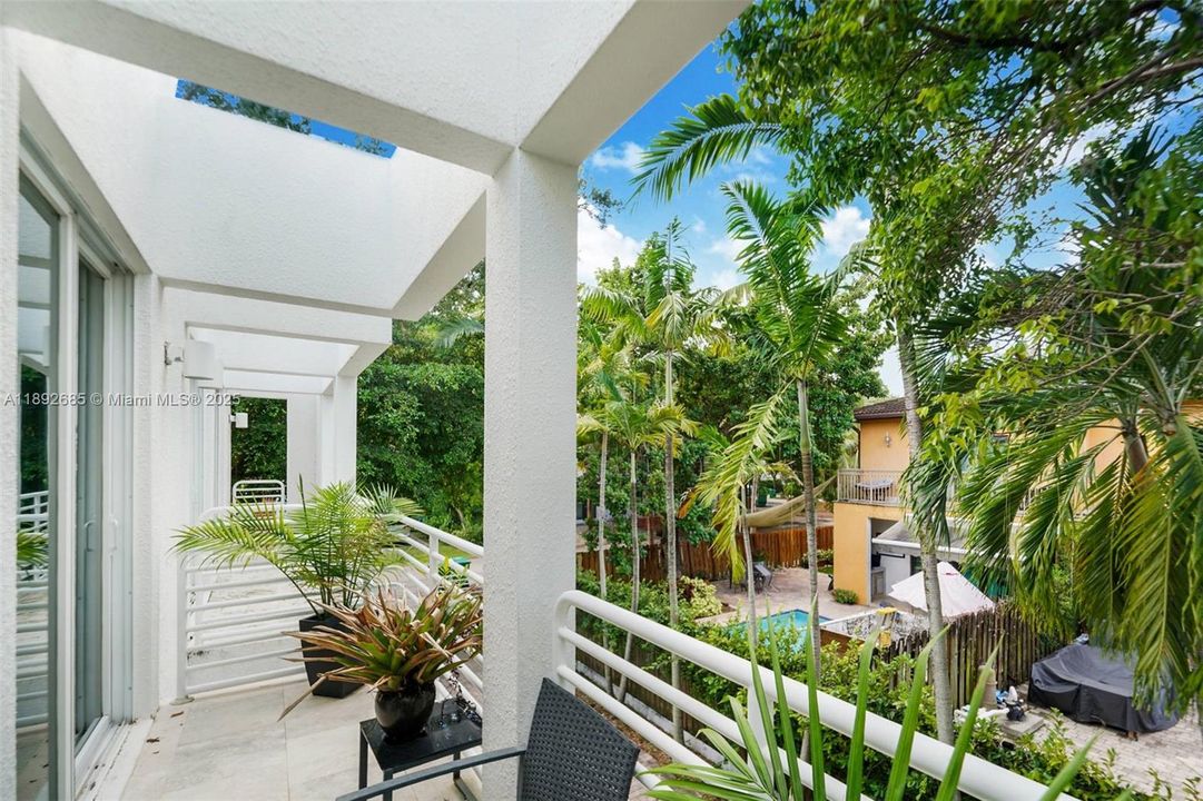 Activo con contrato: $1,790,000 (3 camas, 3 baños, 2590 Pies cuadrados)