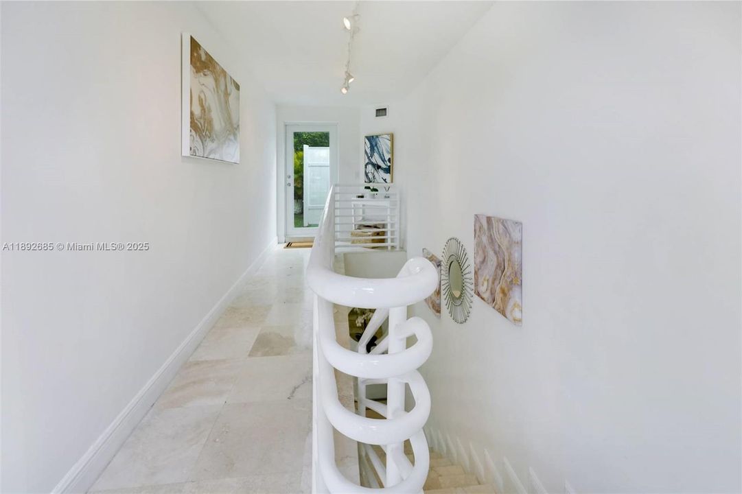 Activo con contrato: $1,790,000 (3 camas, 3 baños, 2590 Pies cuadrados)