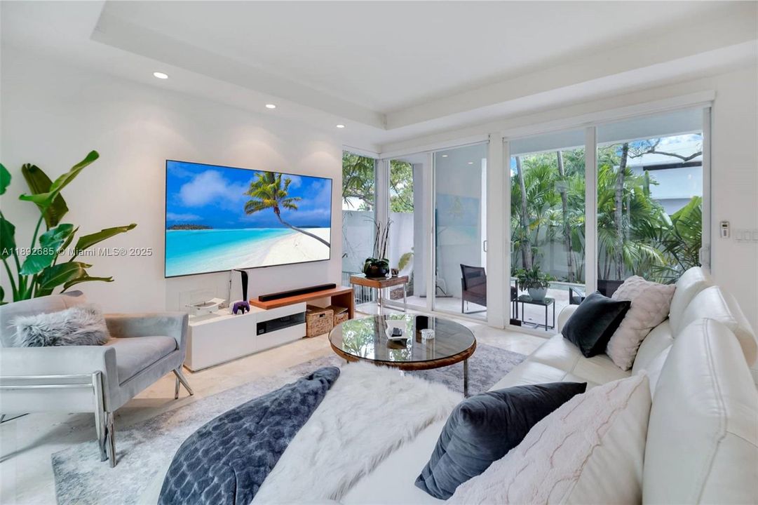 Activo con contrato: $1,790,000 (3 camas, 3 baños, 2590 Pies cuadrados)