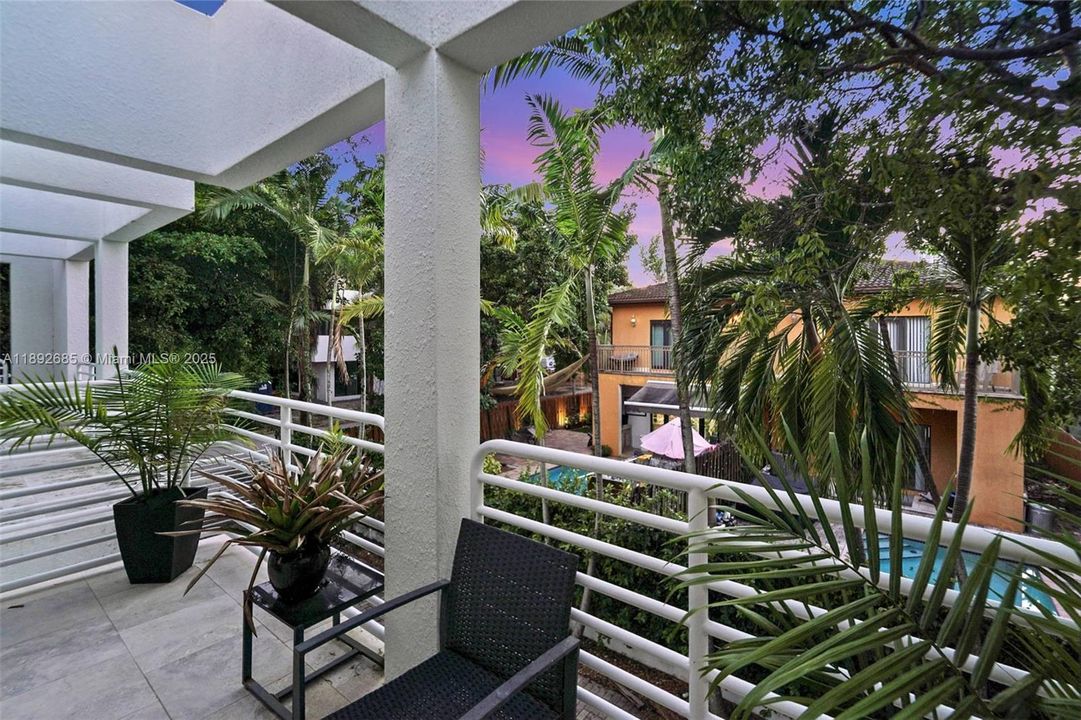 Activo con contrato: $1,790,000 (3 camas, 3 baños, 2590 Pies cuadrados)