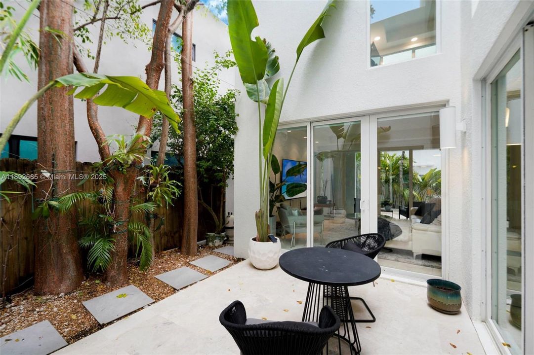 Activo con contrato: $1,790,000 (3 camas, 3 baños, 2590 Pies cuadrados)