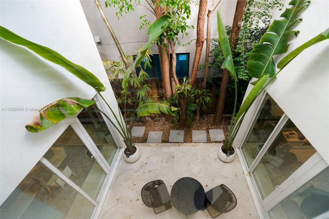 Activo con contrato: $1,790,000 (3 camas, 3 baños, 2590 Pies cuadrados)