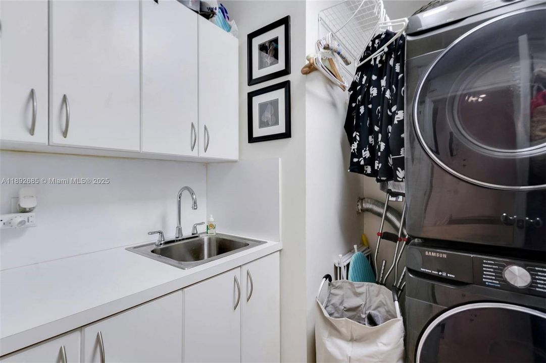 Activo con contrato: $1,790,000 (3 camas, 3 baños, 2590 Pies cuadrados)