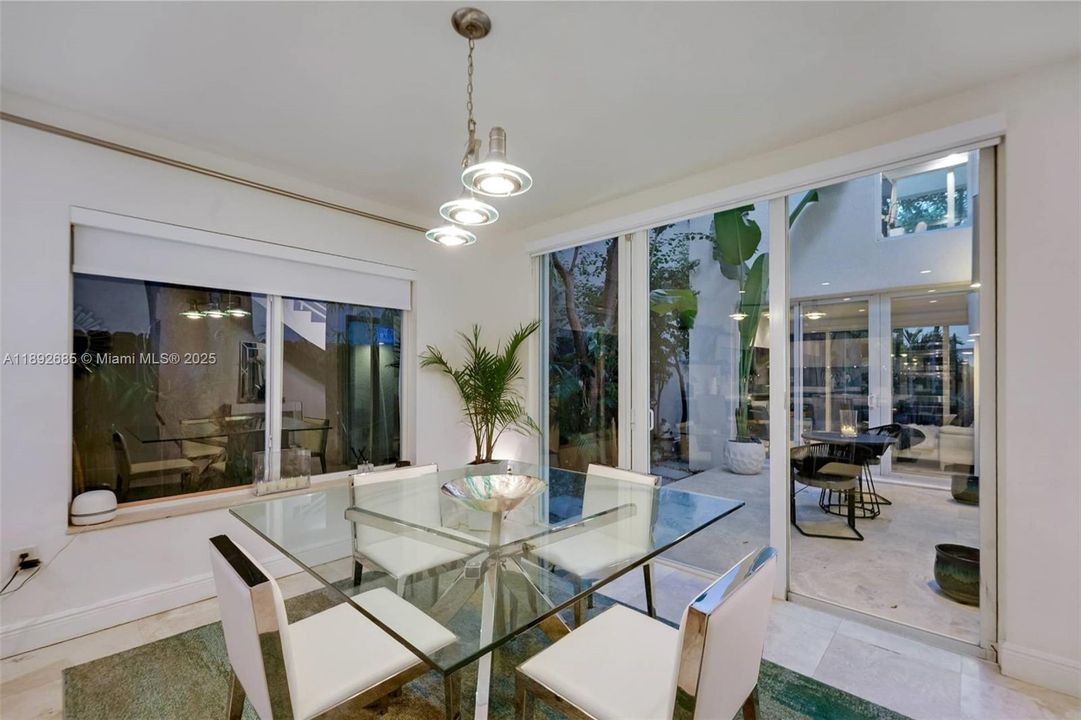 Activo con contrato: $1,790,000 (3 camas, 3 baños, 2590 Pies cuadrados)