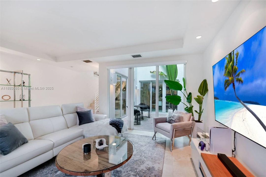 Activo con contrato: $1,790,000 (3 camas, 3 baños, 2590 Pies cuadrados)