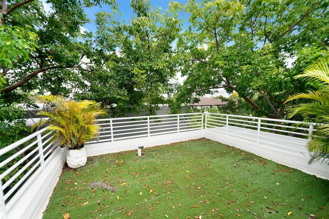 Activo con contrato: $1,790,000 (3 camas, 3 baños, 2590 Pies cuadrados)