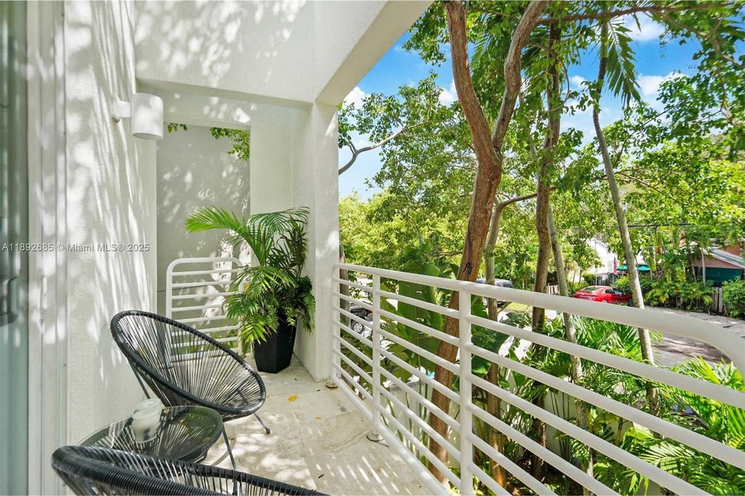 Activo con contrato: $1,790,000 (3 camas, 3 baños, 2590 Pies cuadrados)