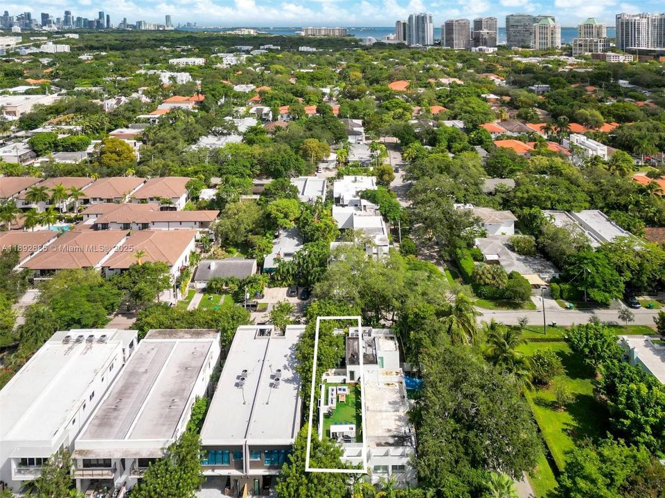 Activo con contrato: $1,790,000 (3 camas, 3 baños, 2590 Pies cuadrados)