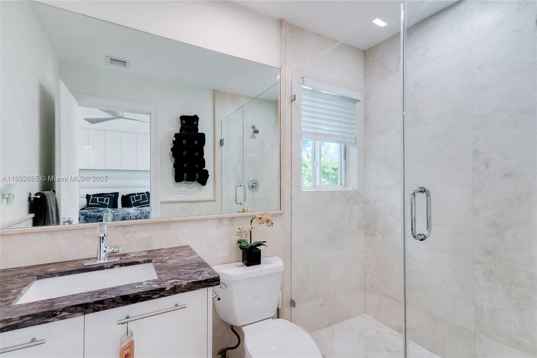 Activo con contrato: $1,790,000 (3 camas, 3 baños, 2590 Pies cuadrados)