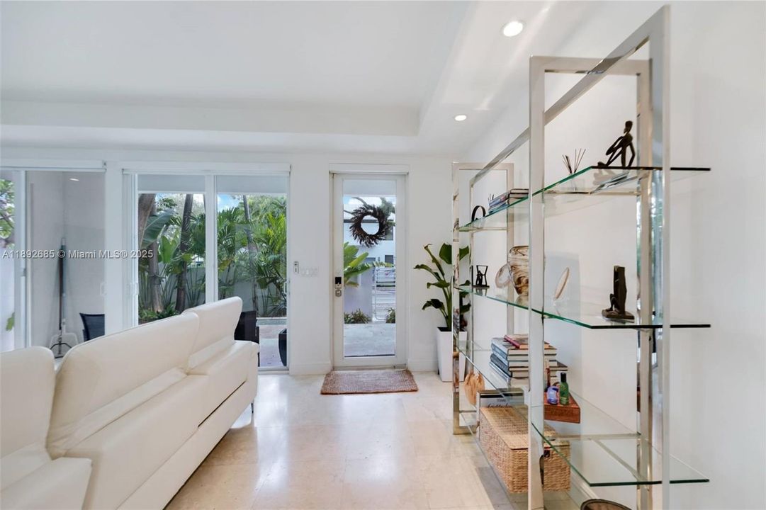 Activo con contrato: $1,790,000 (3 camas, 3 baños, 2590 Pies cuadrados)