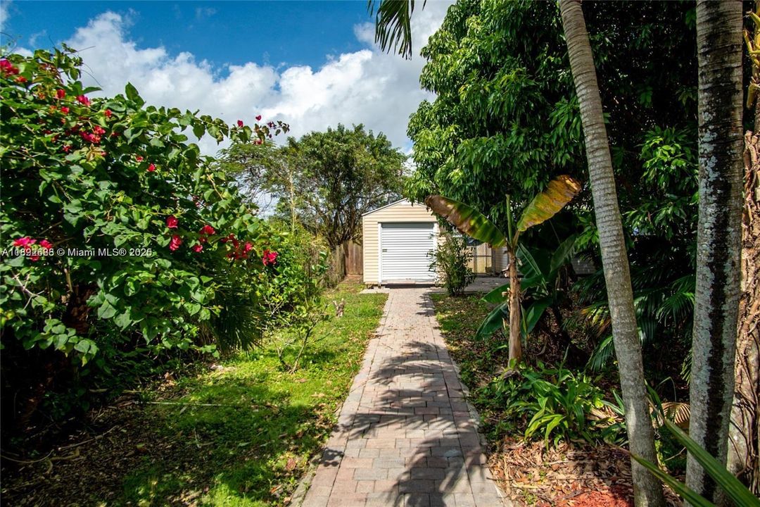 For Sale: $850,000 (3 beds, 2 baths, 1968 Square Feet)