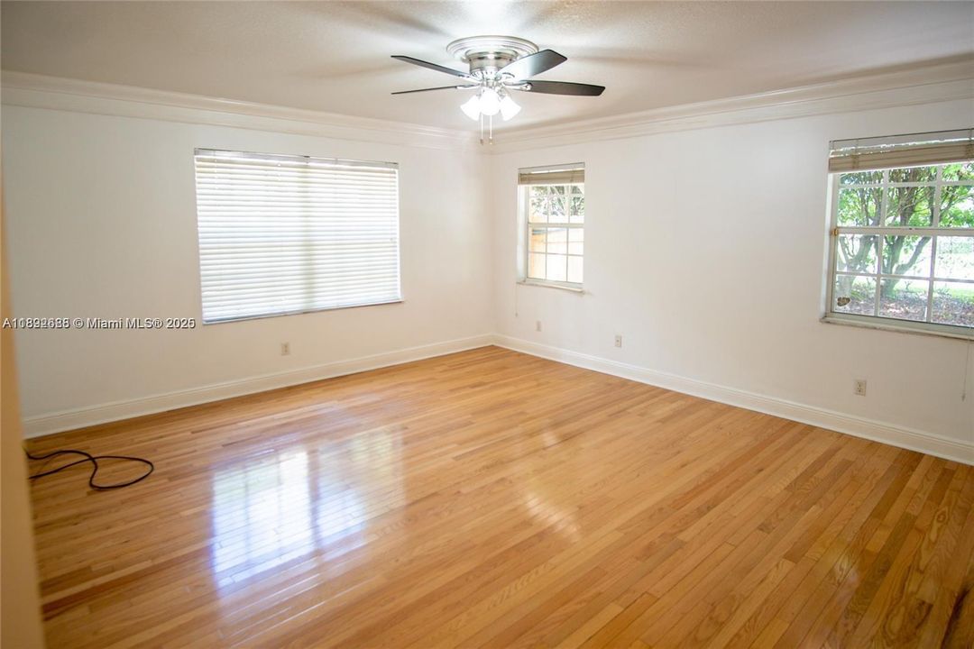 For Sale: $850,000 (3 beds, 2 baths, 1968 Square Feet)