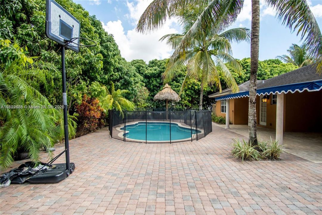 For Sale: $850,000 (3 beds, 2 baths, 1968 Square Feet)