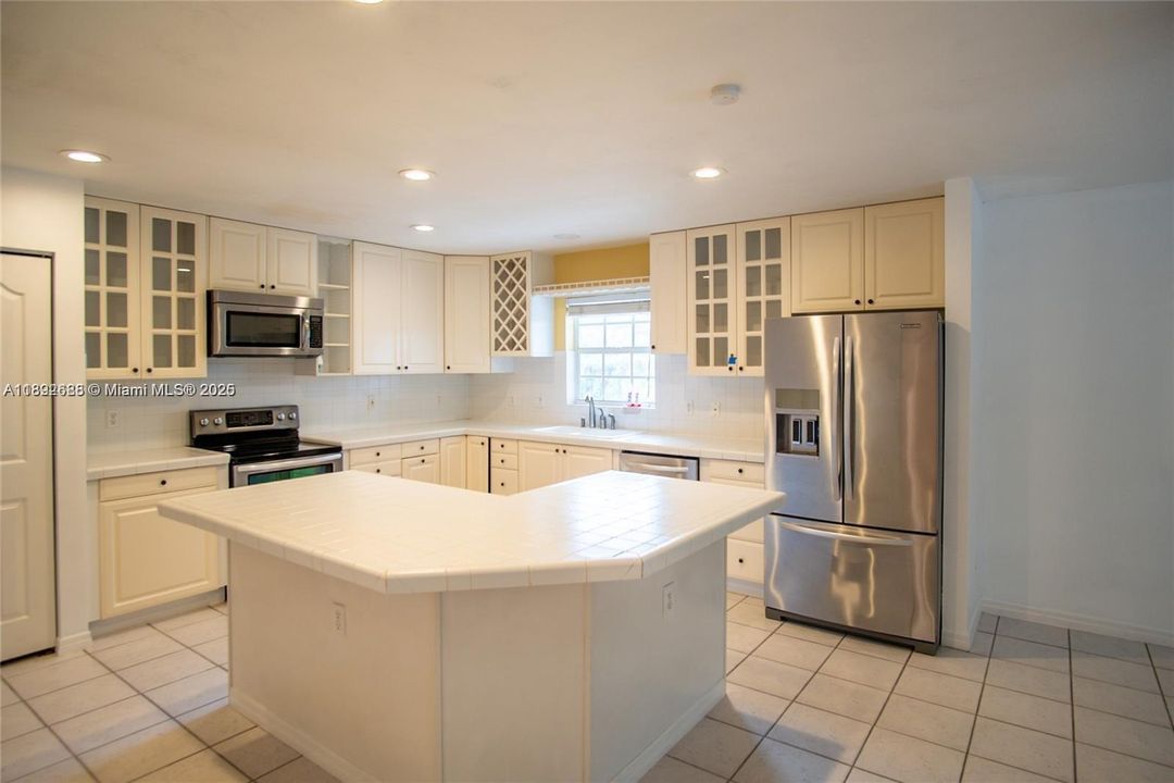 For Sale: $850,000 (3 beds, 2 baths, 1968 Square Feet)