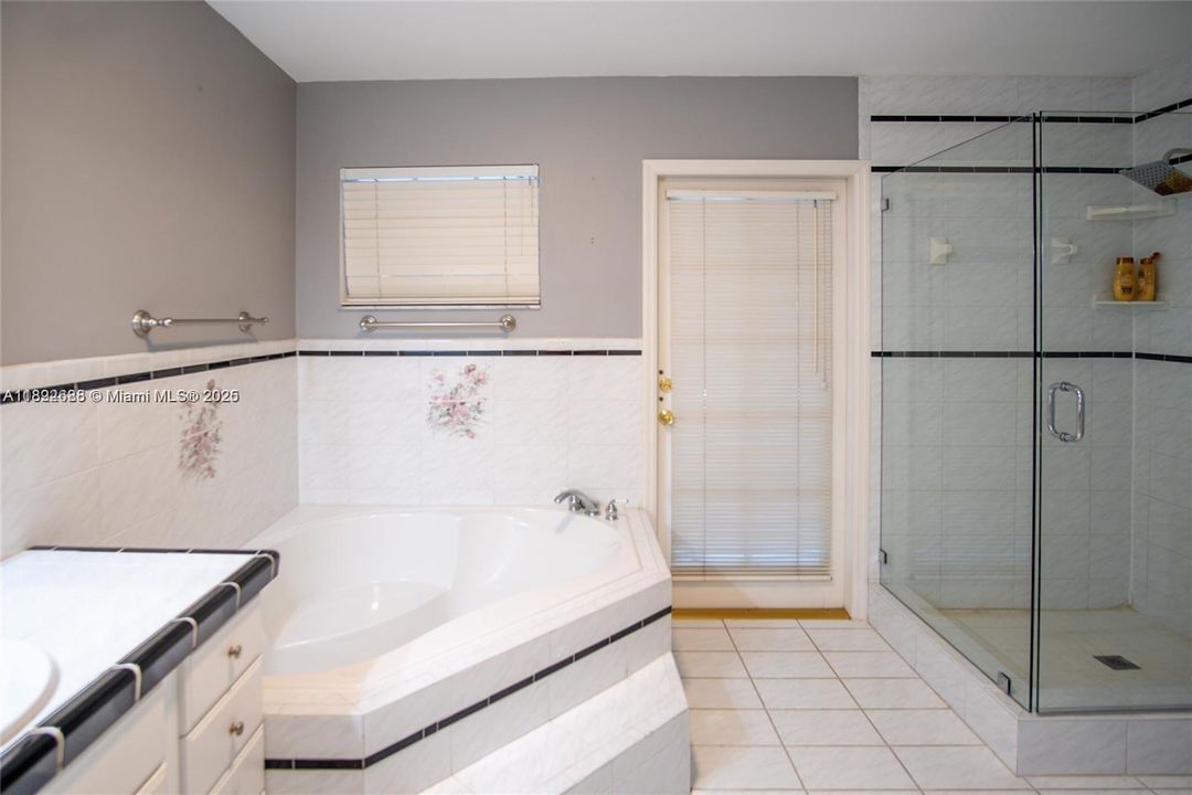 For Sale: $850,000 (3 beds, 2 baths, 1968 Square Feet)