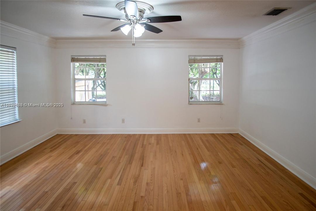 For Sale: $850,000 (3 beds, 2 baths, 1968 Square Feet)