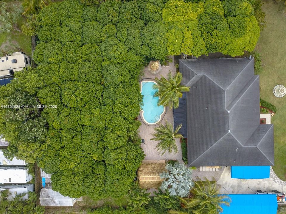 For Sale: $850,000 (3 beds, 2 baths, 1968 Square Feet)