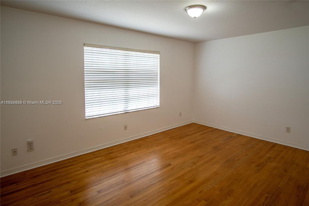 For Sale: $850,000 (3 beds, 2 baths, 1968 Square Feet)