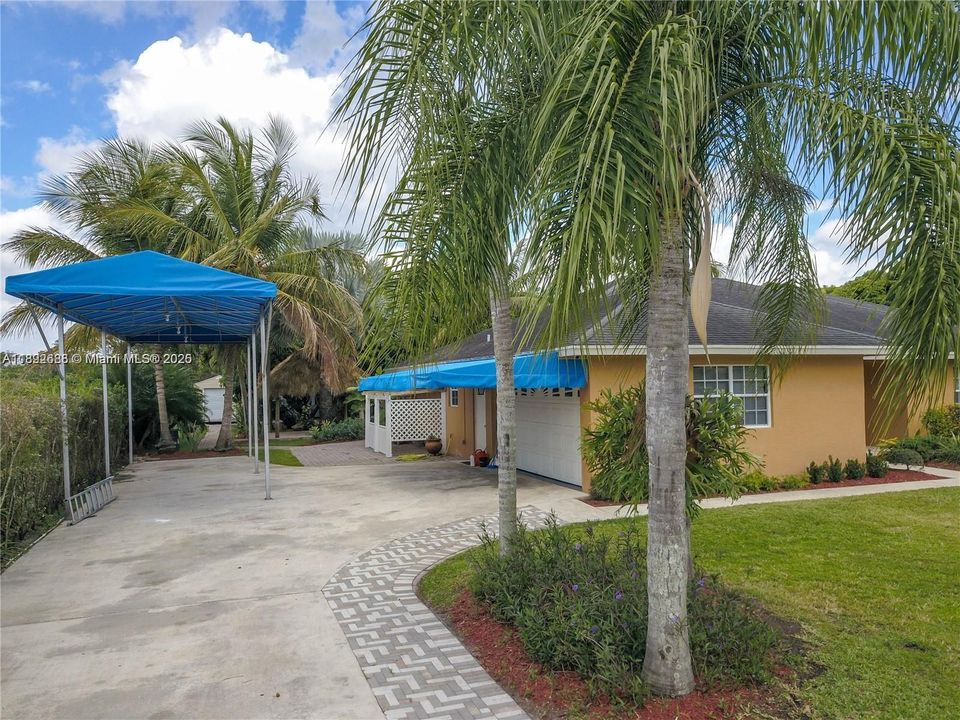 For Sale: $850,000 (3 beds, 2 baths, 1968 Square Feet)