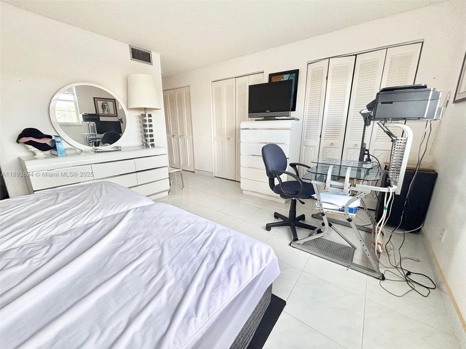 For Sale: $215,000 (2 beds, 2 baths, 1190 Square Feet)