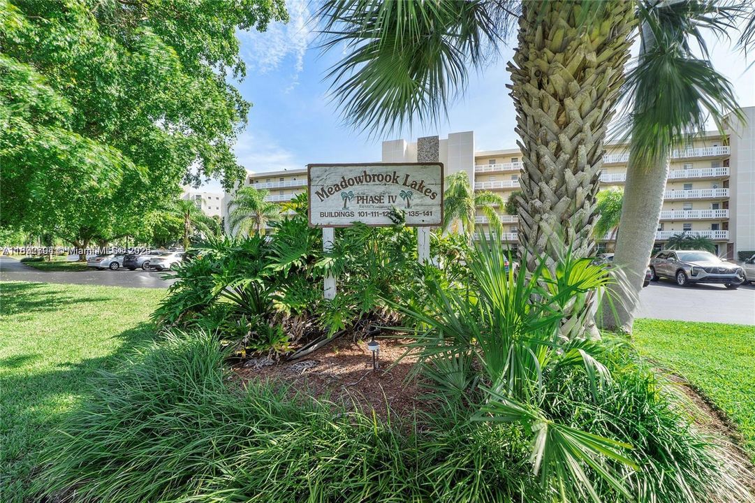 For Sale: $215,000 (2 beds, 2 baths, 1190 Square Feet)