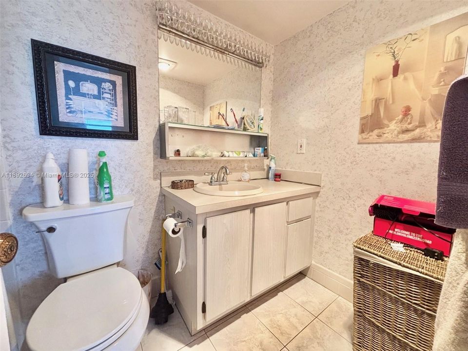 For Sale: $215,000 (2 beds, 2 baths, 1190 Square Feet)