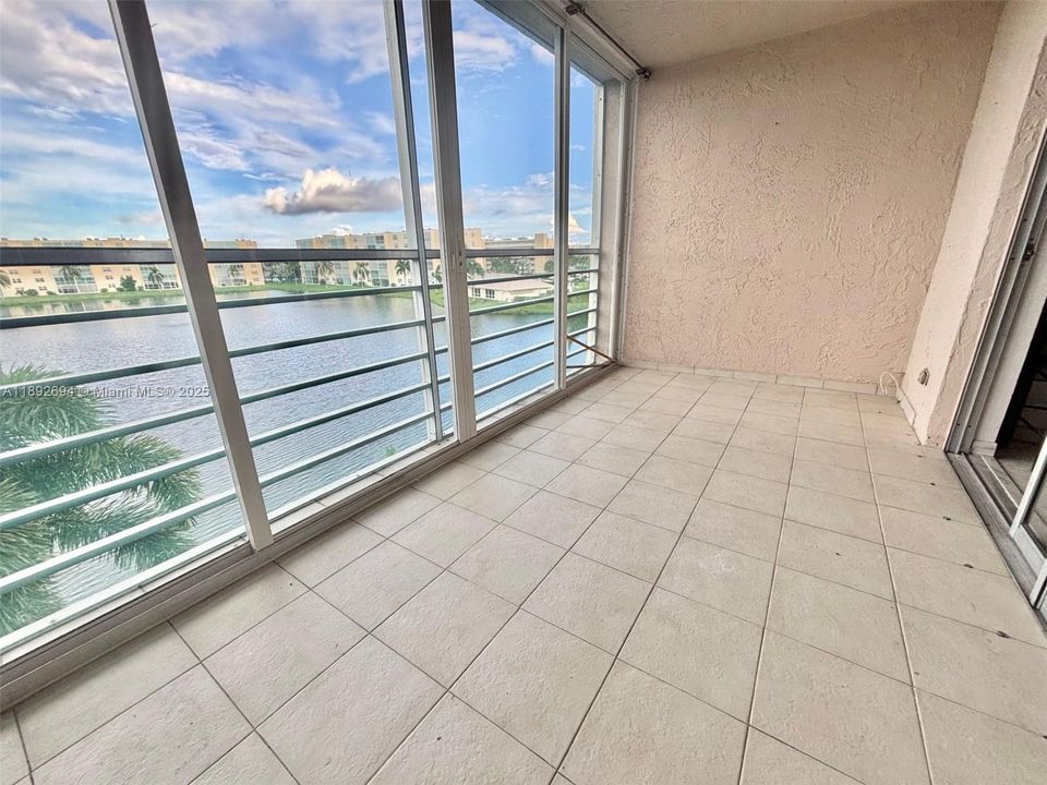 For Sale: $215,000 (2 beds, 2 baths, 1190 Square Feet)