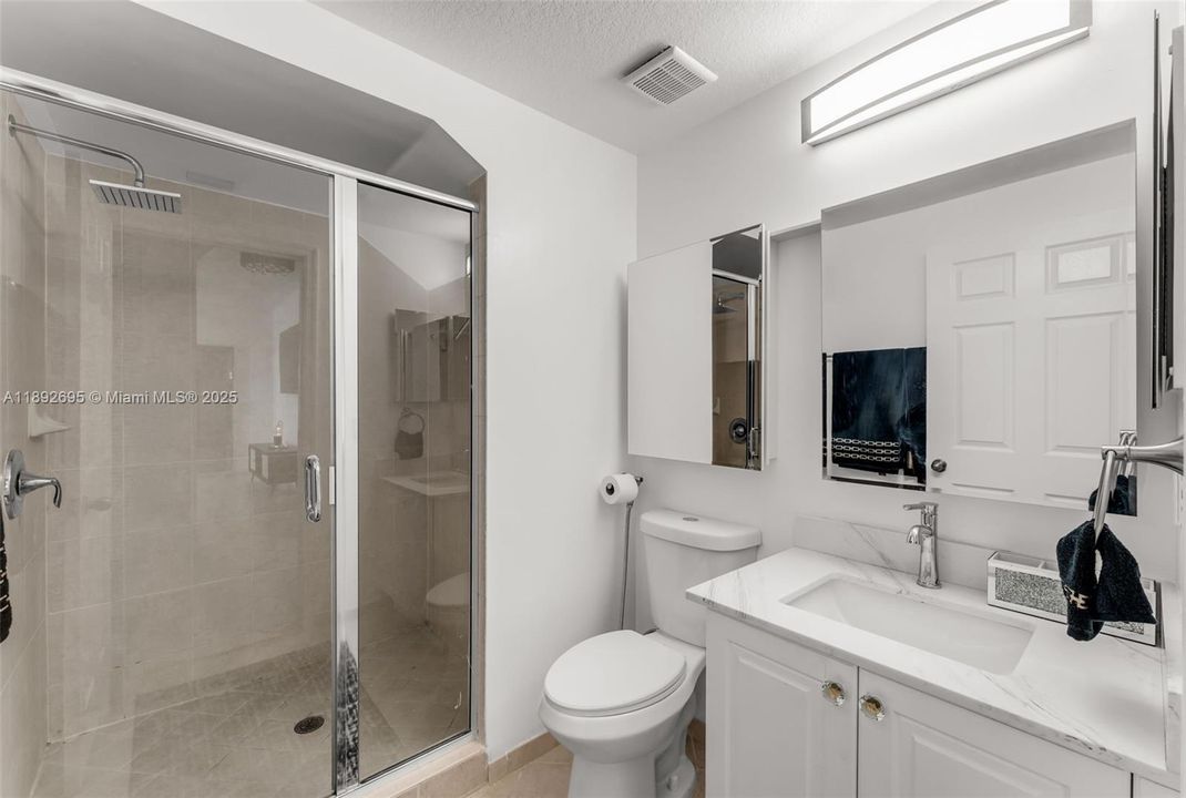 En Venta: $395,000 (3 camas, 3 baños, 1459 Pies cuadrados)