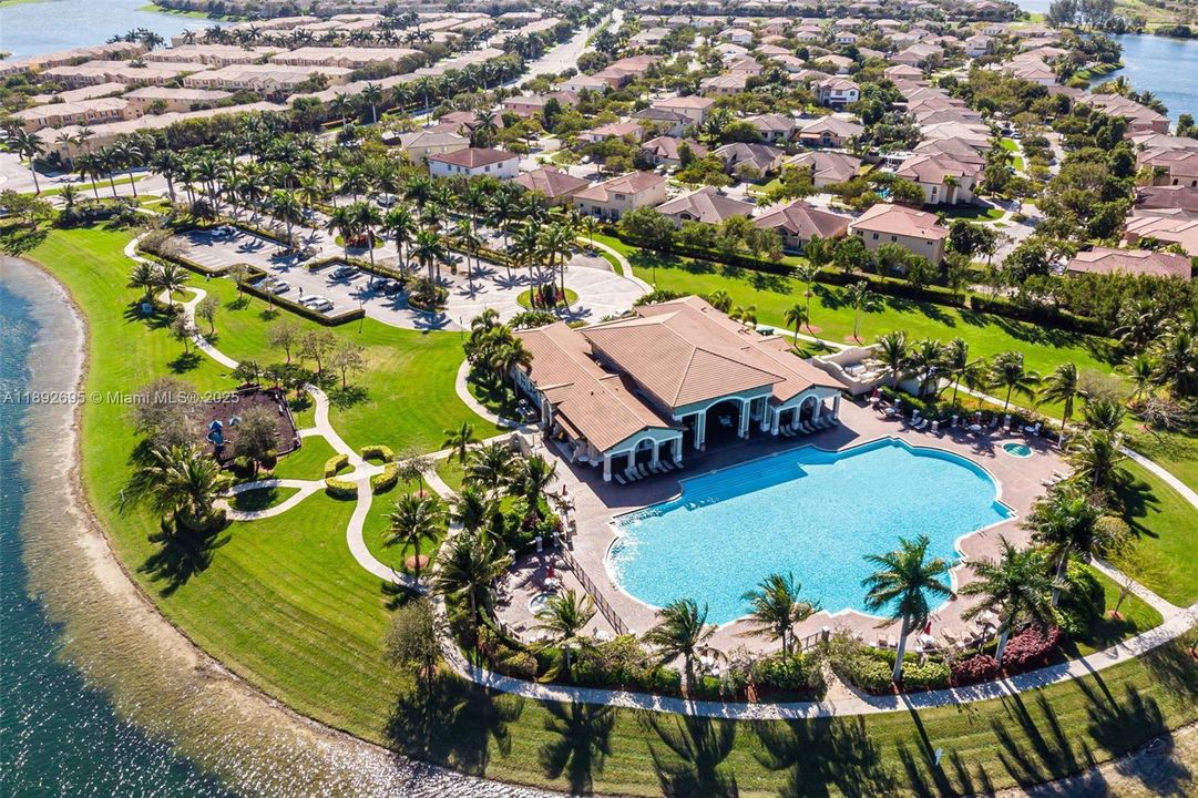 En Venta: $395,000 (3 camas, 3 baños, 1459 Pies cuadrados)