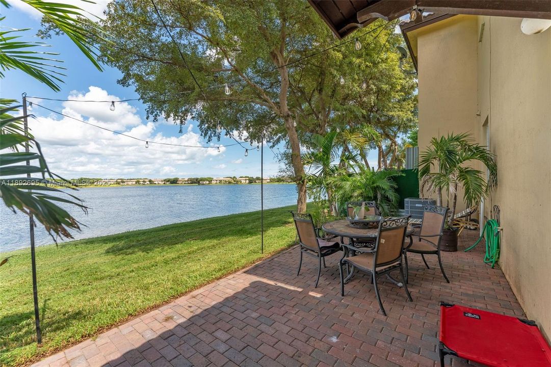 En Venta: $395,000 (3 camas, 3 baños, 1459 Pies cuadrados)