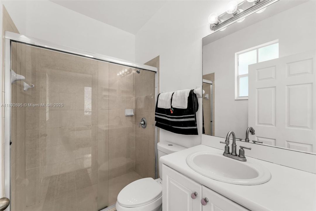 En Venta: $395,000 (3 camas, 3 baños, 1459 Pies cuadrados)