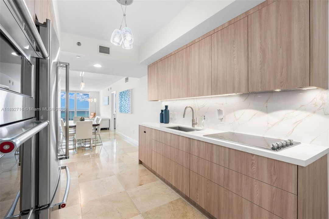 На продажу: $1,390,000 (3 спален, 3 ванн, 1841 Квадратных фут)