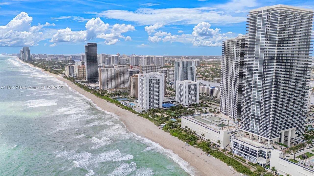 На продажу: $1,390,000 (3 спален, 3 ванн, 1841 Квадратных фут)