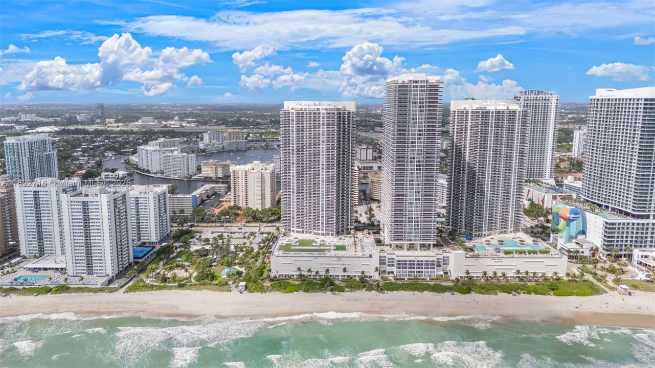 На продажу: $1,390,000 (3 спален, 3 ванн, 1841 Квадратных фут)