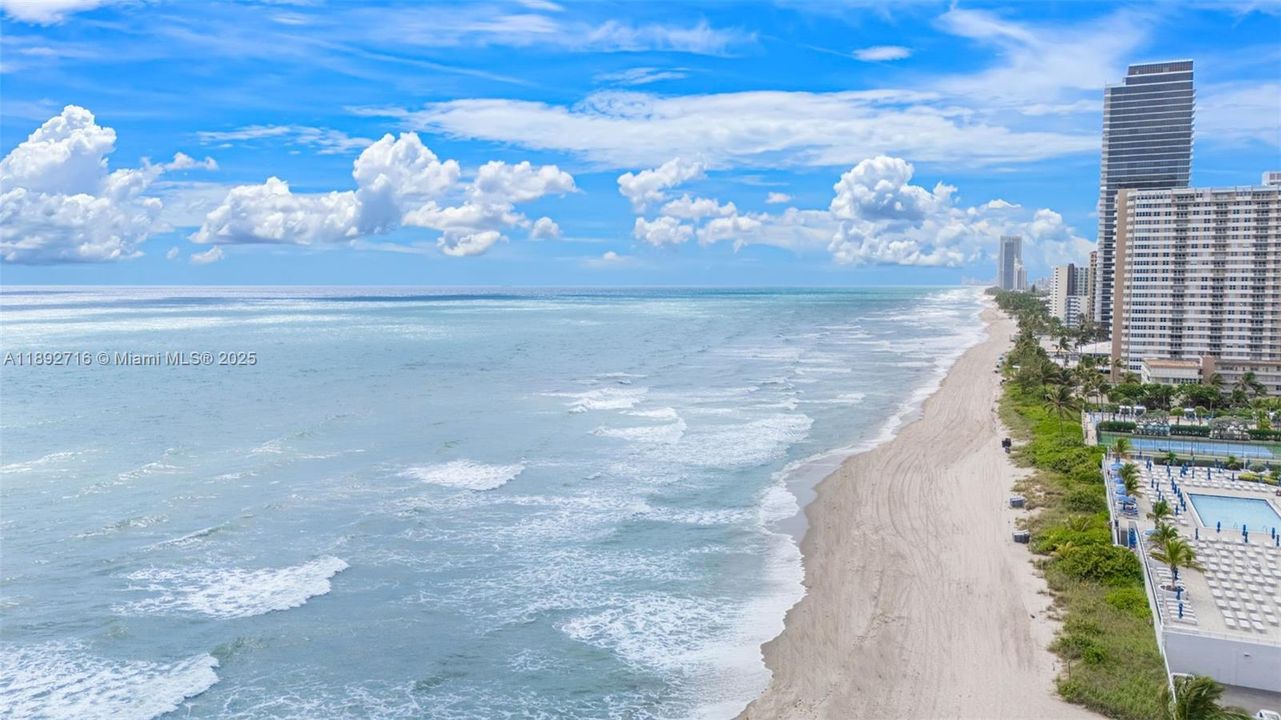 На продажу: $1,390,000 (3 спален, 3 ванн, 1841 Квадратных фут)