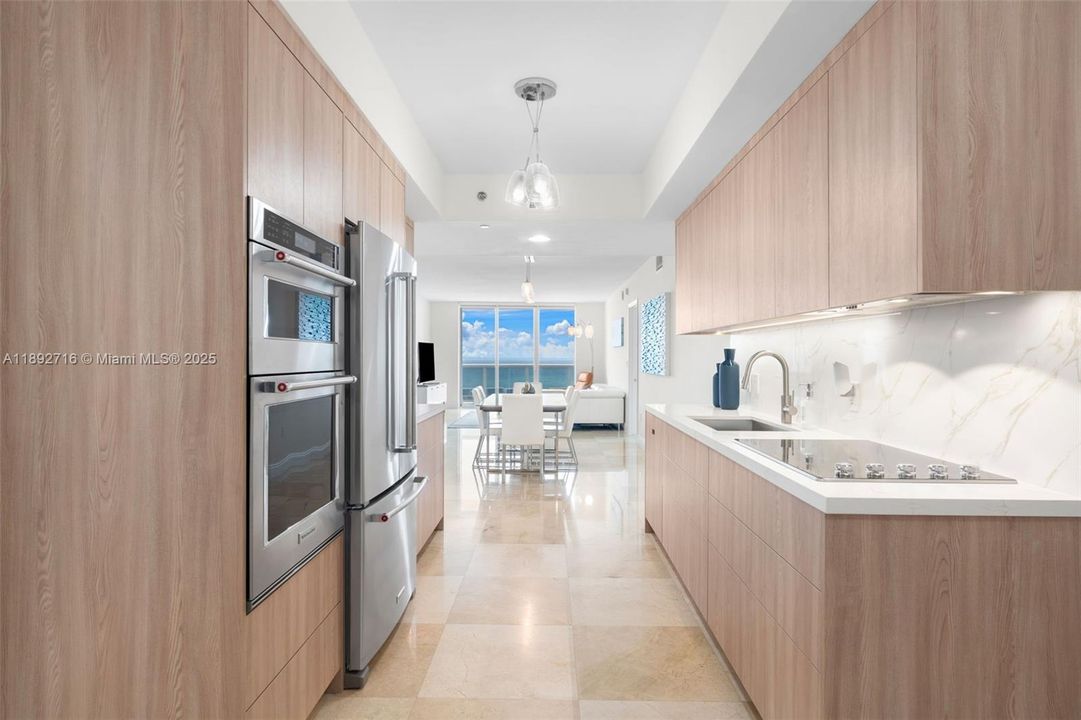 На продажу: $1,390,000 (3 спален, 3 ванн, 1841 Квадратных фут)