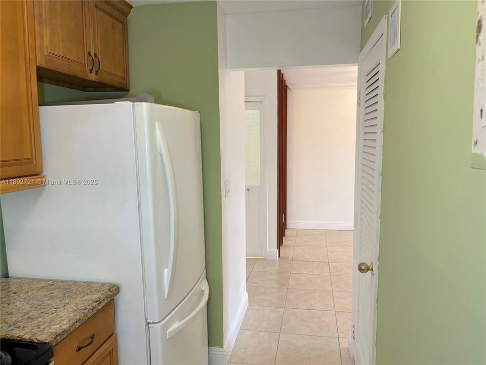 Под контрактом: $1,600 (1 спален, 1 ванн, 690 Квадратных фут)